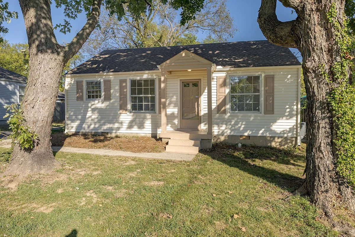 4 bed, 1700 sqft, $1,700 — Photo 2