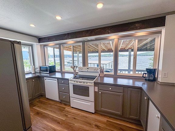 3rd image of 35 Knox Rd