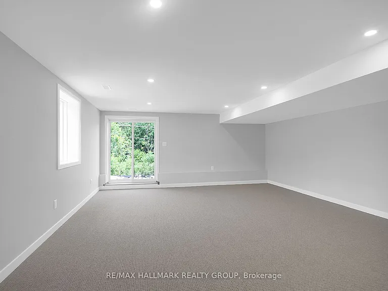 749 Newstead Cres — Photo 41