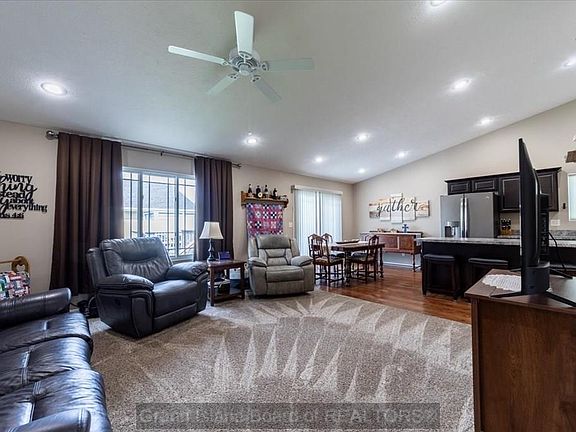 4th image of 308 Orchardgrass Dr
