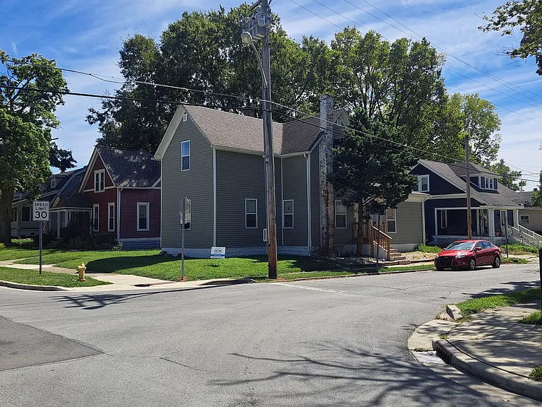 719 W Walnut St #1 — Photo 7