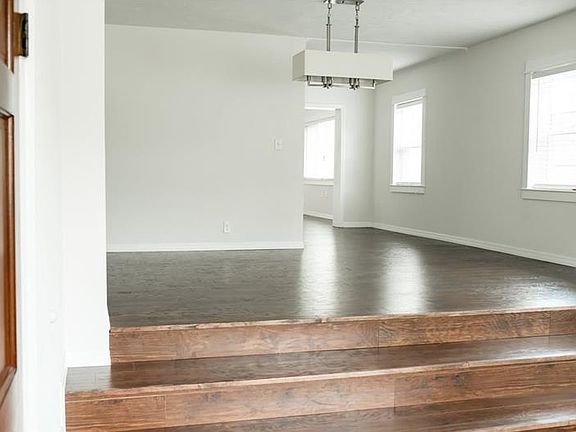 3rd image of 820 W Indiana Ave