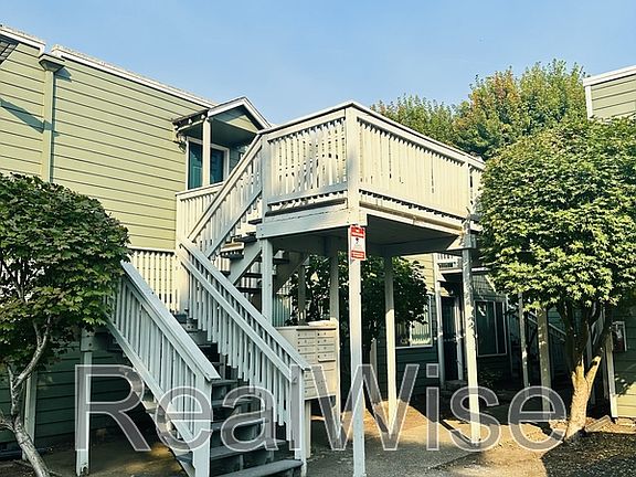 3rd image of 8415 N Fessenden St APT 10