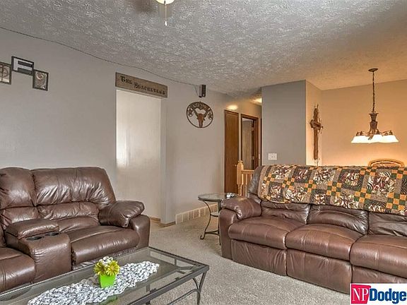 3rd image of 13 Redwood Ln