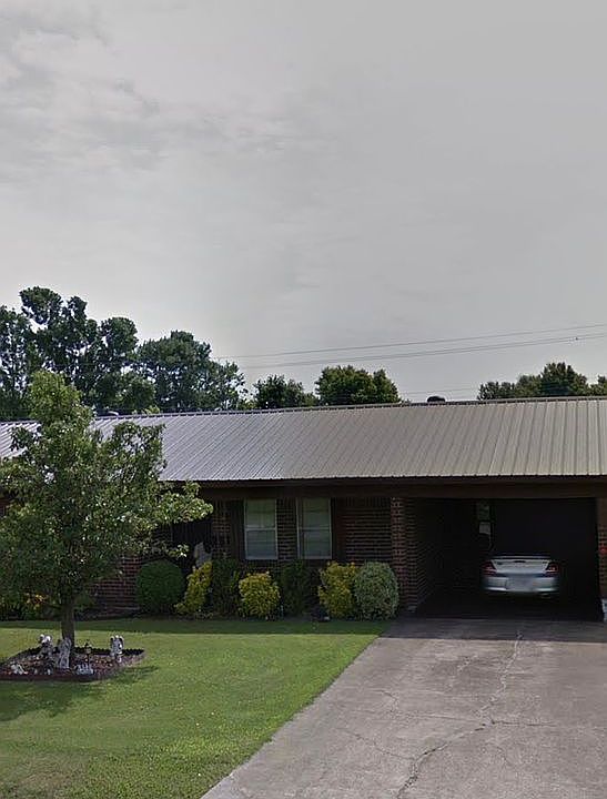 2nd image of 903 SE 7th St
