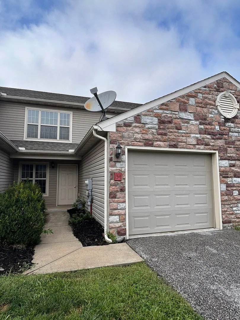3 Bed 3 Bath Townhouse in Marietta — Photo 1