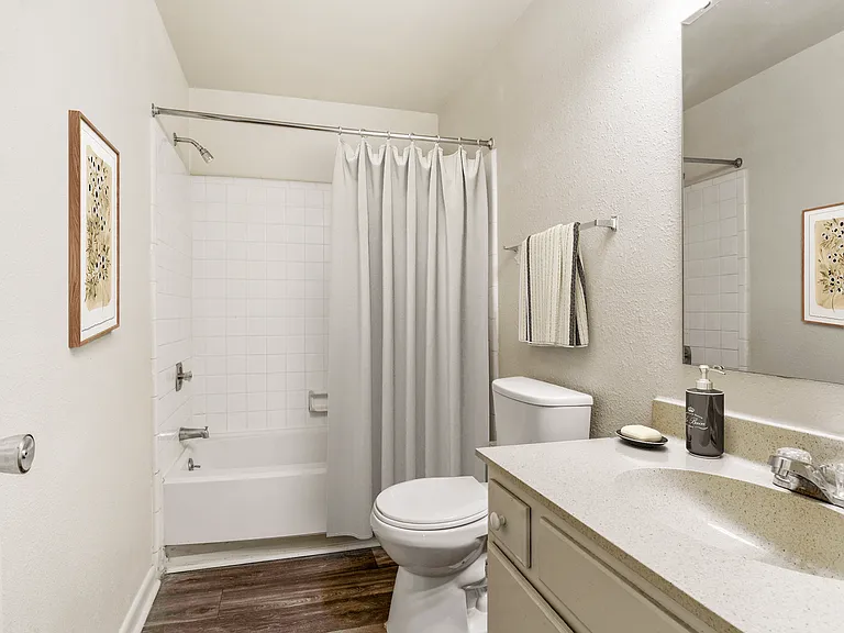 Eastchester Ridge Apartments — Photo 32