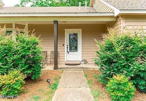 3rd image of 919 Warren St