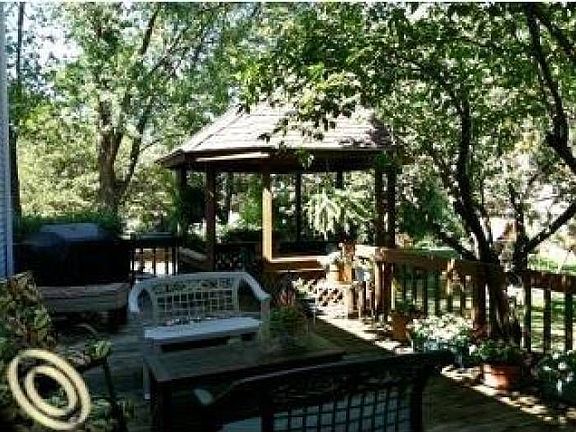 LOVELY YARD