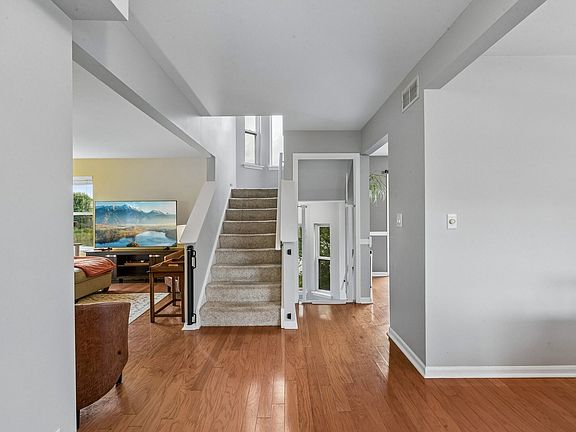 5th image of 1092 N Camden Ln