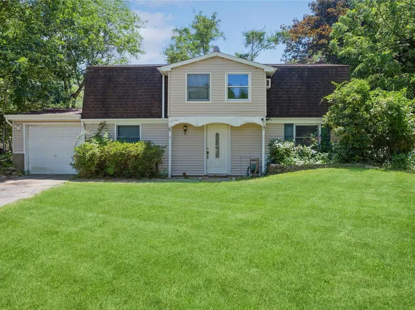 43 Ivy League Lane, Stony Brook, NY 11790