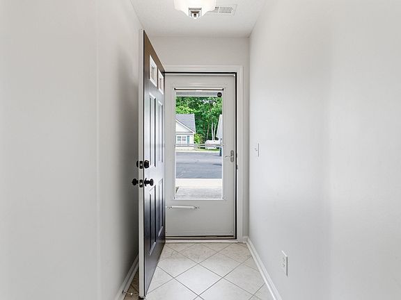 5th image of 300 Country Manor Dr. #B