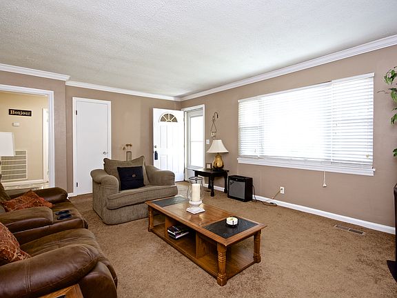 2nd image of 433 Glenhill Dr