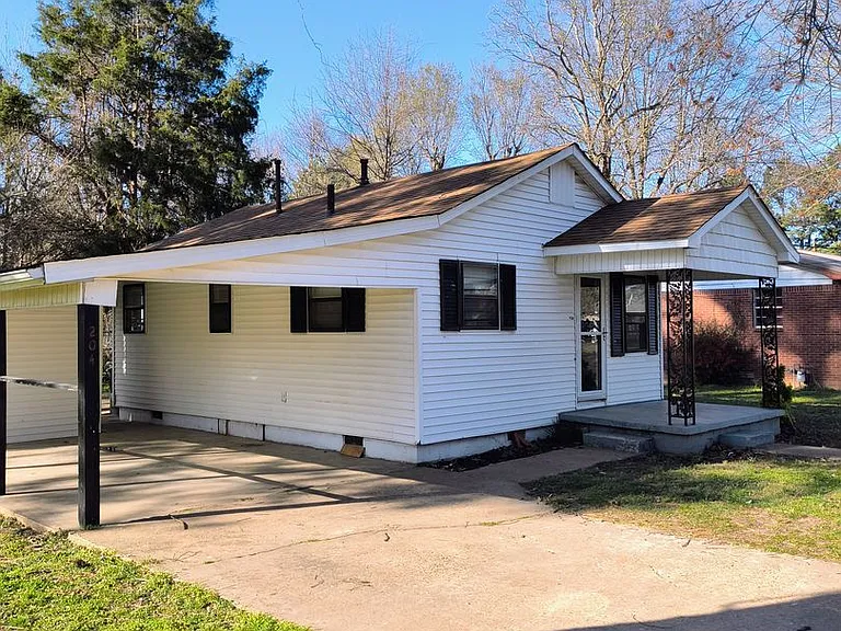 204 Allen St — Photo 1