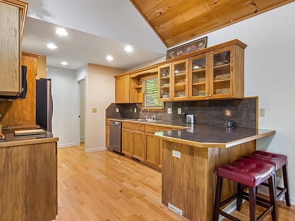 4th image of 1514 Villa Dr