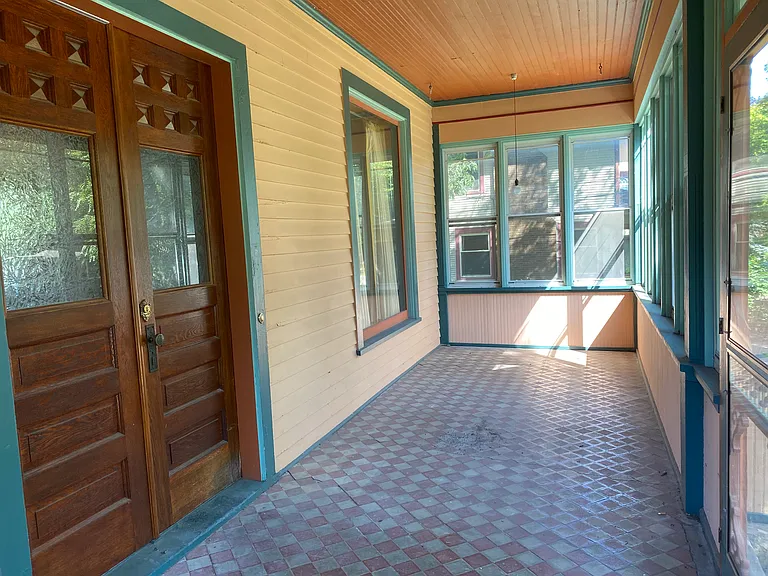 120 Center St — Photo 8