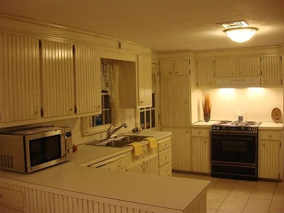 Kitchen, with all appliances