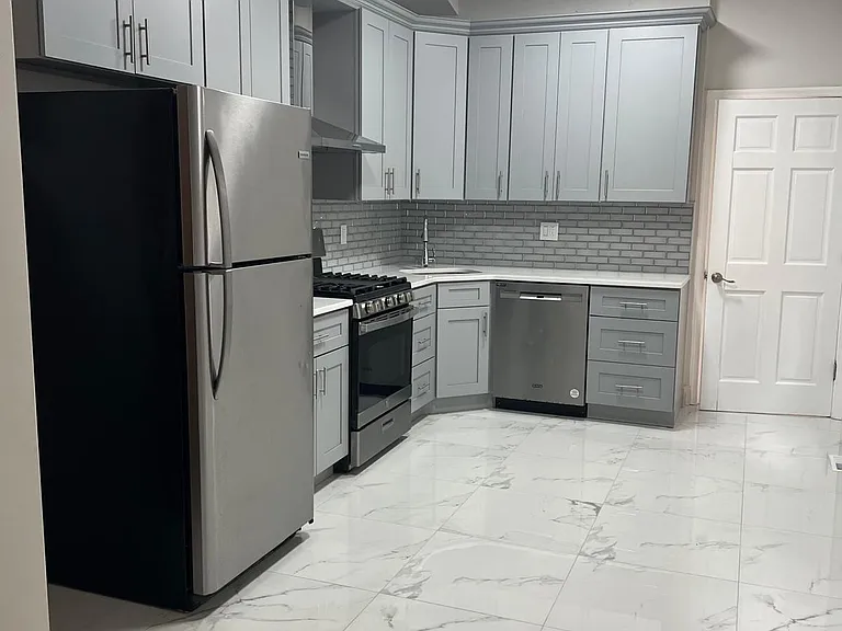 669 N Brooklyn St — Photo 9