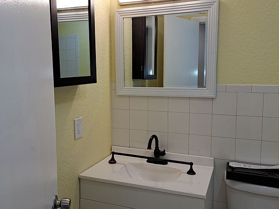 5th image of 1068 W 7th St #0