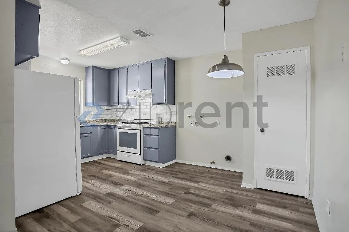 2 bed, 826 sqft, $1,245 — Photo 4