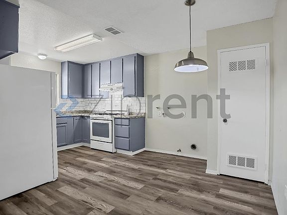4th image of 16025 L St APT C