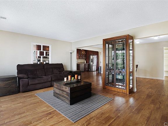 4th image of 3422 Magnolia Ave