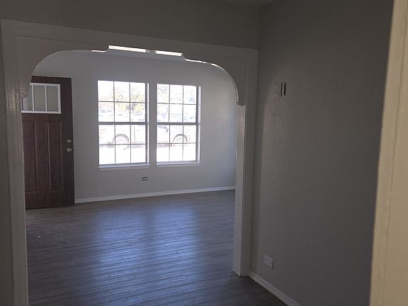 3rd image of 132 Avant Ave