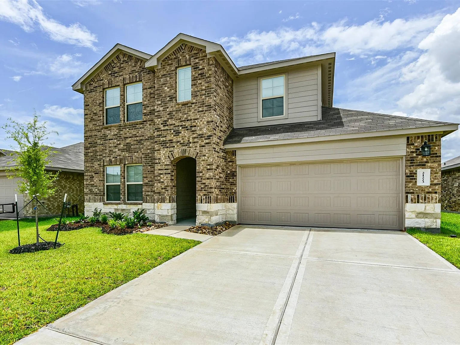 4 bed, 2300 sqft, $2,250 — Photo 2