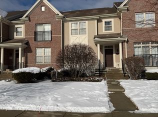 2573 Waterbury Ln, Buffalo Grove, IL 60089