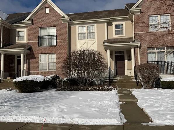 2573 Waterbury Ln, Buffalo Grove, IL 60089