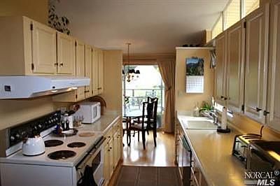 4th image of 15569 Brookview Dr