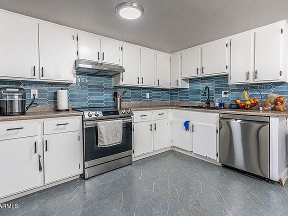 4th image of 3301 W HARMONT Drive