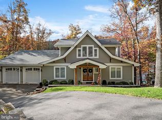 1083 Lakeview Dr, Cross Junction, VA 22625