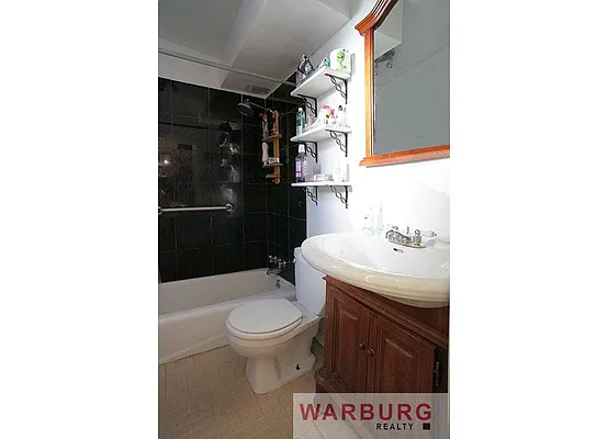 Rented by Warburg | media 30