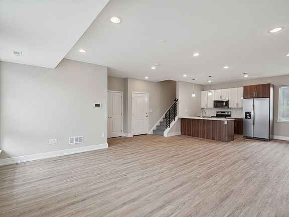 3rd image of 2612 Annin St #4
