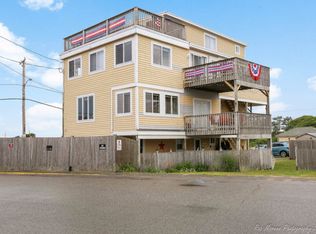 140 Railroad Ave APT 2, Salisbury, MA 01952