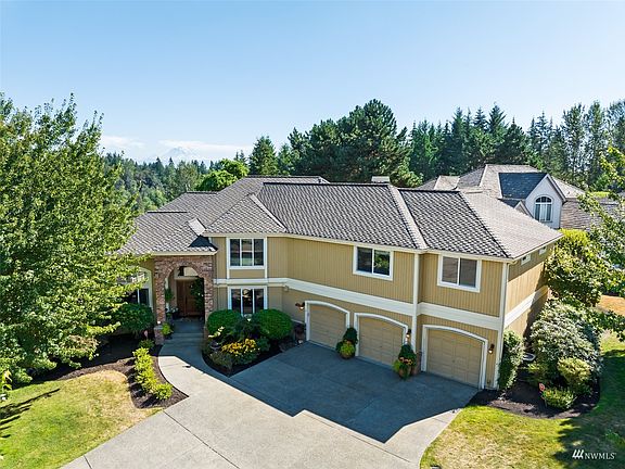 Likely the largest home in Ridgefield thanks to a 1,000 sq ft addition over the garage.>