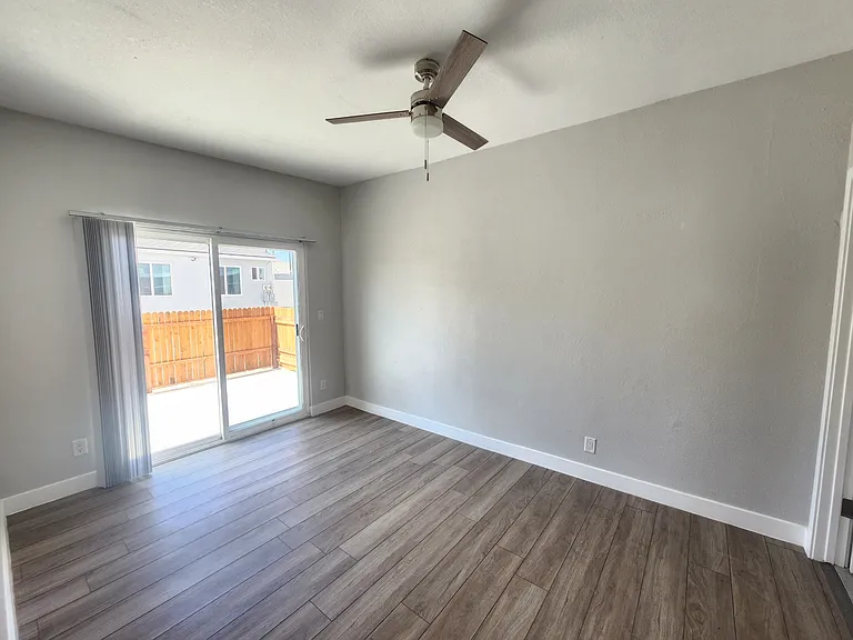 1605 Torrance Blvd — Photo 6