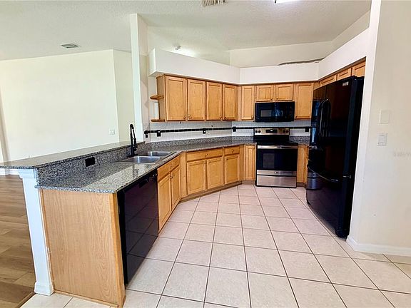 4th image of 7838 Carriage Pointe Dr