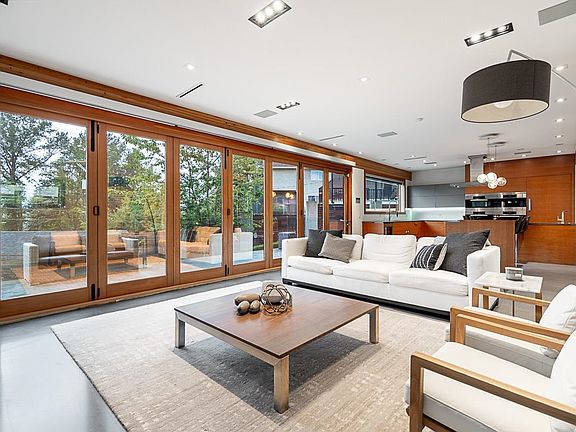 5th image of 7317 Barnet Rd
