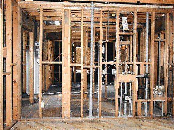 5th image of 1534 S Central St