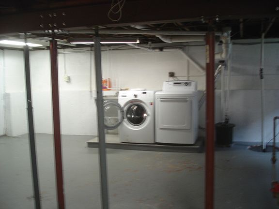 5th image of 306 Holly Ave