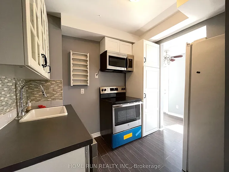 121 Concord St E — Photo 8