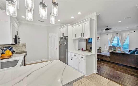 3rd image of 2735 Village Ct