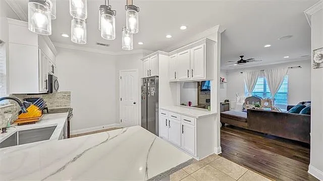 2735 Village Ct — Photo 3