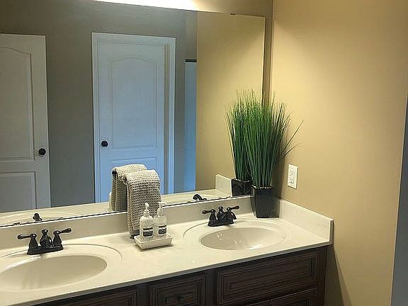 4th image of 323 Hayden Heady Cir