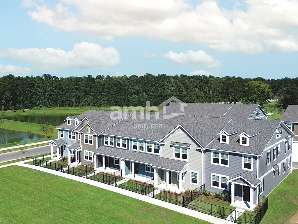3 bed, 2.5 bath, 1586 sqft, $2,215 — Photo 1