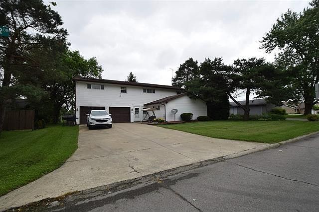 2nd image of 104 W Charter Dr