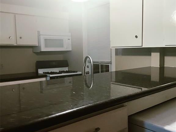 2nd image of 17 Lakeway St