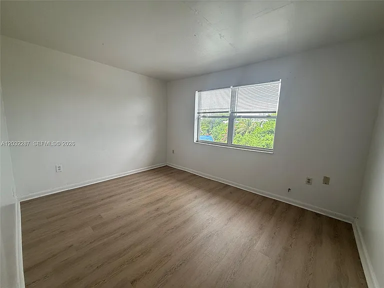 12215 W Dixie Hwy #306 — Photo 6